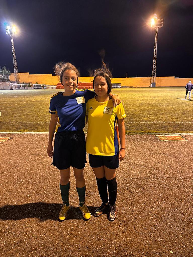 CGuayarmina's tweet photo. Desde el club queremos felicitar a nuestras jugadoras del femenino, Adriana y Valeria, por su convocatoria con la Selección Canaria sub15.
Esperamos que hayan disfrutado la experiencia y que sigan trabajando duro para seguir teniendo este tipo de oportunidades 💪🏼⚽️💚. https://t.co/PQXFoWGbNp