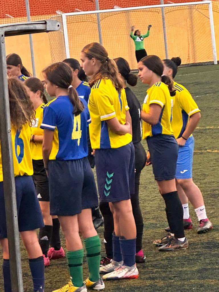 CGuayarmina's tweet photo. Desde el club queremos felicitar a nuestras jugadoras del femenino, Adriana y Valeria, por su convocatoria con la Selección Canaria sub15.
Esperamos que hayan disfrutado la experiencia y que sigan trabajando duro para seguir teniendo este tipo de oportunidades 💪🏼⚽️💚. https://t.co/PQXFoWGbNp
