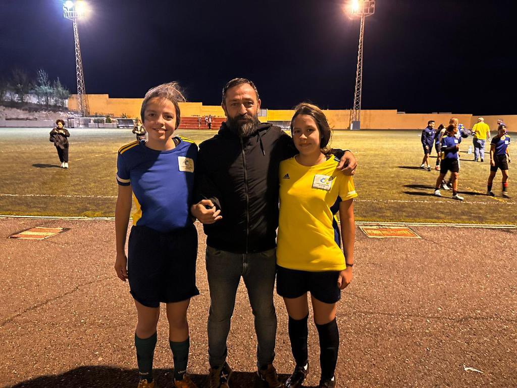 CGuayarmina's tweet photo. Desde el club queremos felicitar a nuestras jugadoras del femenino, Adriana y Valeria, por su convocatoria con la Selección Canaria sub15.
Esperamos que hayan disfrutado la experiencia y que sigan trabajando duro para seguir teniendo este tipo de oportunidades 💪🏼⚽️💚. https://t.co/PQXFoWGbNp