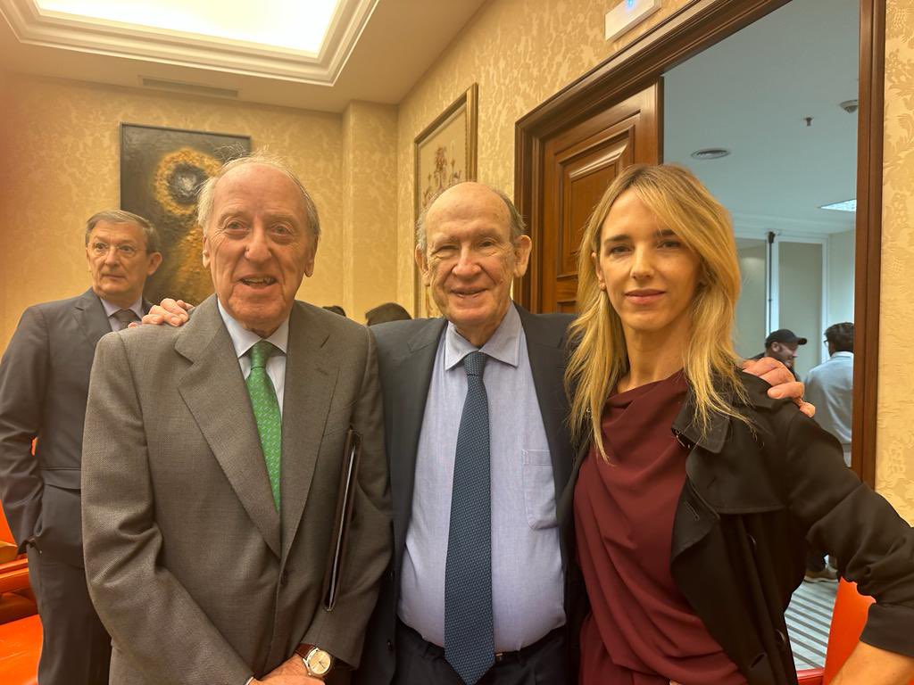 cayetanaAT's tweet photo. Con los admirables Tomás Ramón Fernández y Enrique Gimbernat.

Dos Maestros de la Ley.

En las Jornadas del @GPPopular ‘Frente a la Amnistía: Igualdad, Libertad, Dignidad’.

Ahora en directo:
https://t.co/vjHt5uGhGb https://t.co/7KTivnHIhX