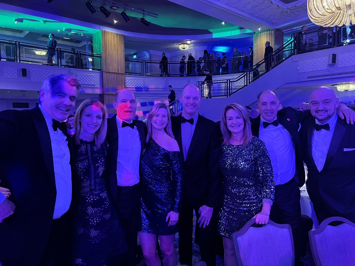 A fantastic evening for Build UK members at last night's #BuildingAwards, which saw @BerkeleyGroupUK, @MaceGroup and @Tilbury_douglas all triumph. And our very own Suzannah Nichol MBE 💙💛even graced the stage to present the Contractor of the Year (up to £500m) Award!