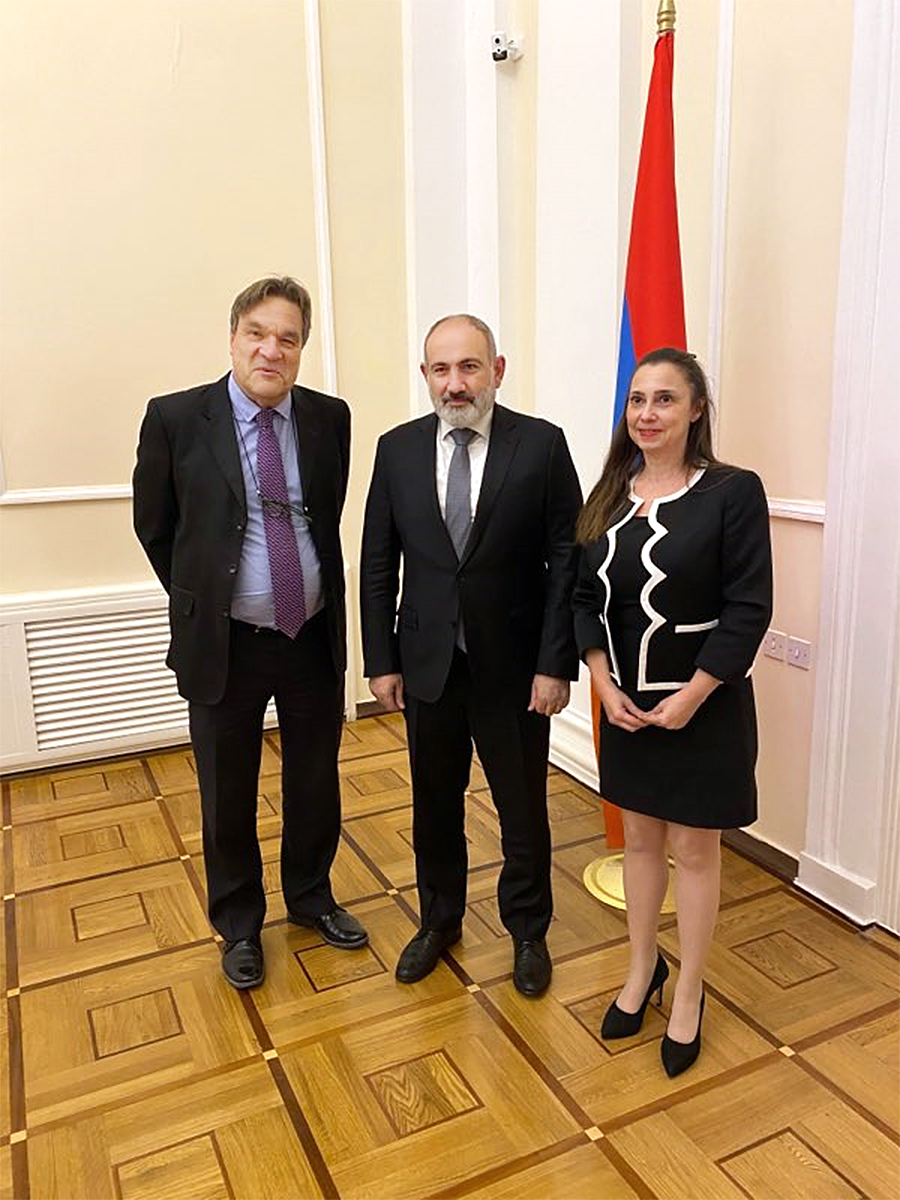 Euroopan neuvoston 🇦🇲-raportoija <a href="/kimmokiljunen/">Kimmo Kiljunen</a> vieraili Armeniassa 6.–7.11. 🇸🇪 Boriana Åbergin kanssa selvittämässä demokratian, ihmisoikeuksien ja oikeusvaltion tilannetta. Myönteistä kehitystä varjostaa Vuoristo-Karabahin kriisi. 
Tiedote👇
eduskunta.fi/FI/tiedotteet/…