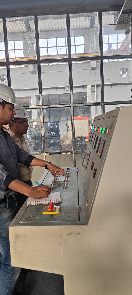 jeworkshopltp's tweet photo. आगामी त्यौहारों के दृष्टिगत उपभोक्ताओं को निर्बाध विद्युत आपूर्ति प्रदान करने तथा खराब ट्रांसफॉर्मरों को तत्काल बदलने हेतु अधिशासी अभियंता विद्युत परीक्षण खण्ड ललितपुर की उपस्थिति में परिवर्तकों की गुणवत्ता जांच कर ट्रांसफार्मर को तत्काल बदलने की व्यवस्था की गई@mduppcl @MDDVVNL https://t.co/AUSmpSiDmA