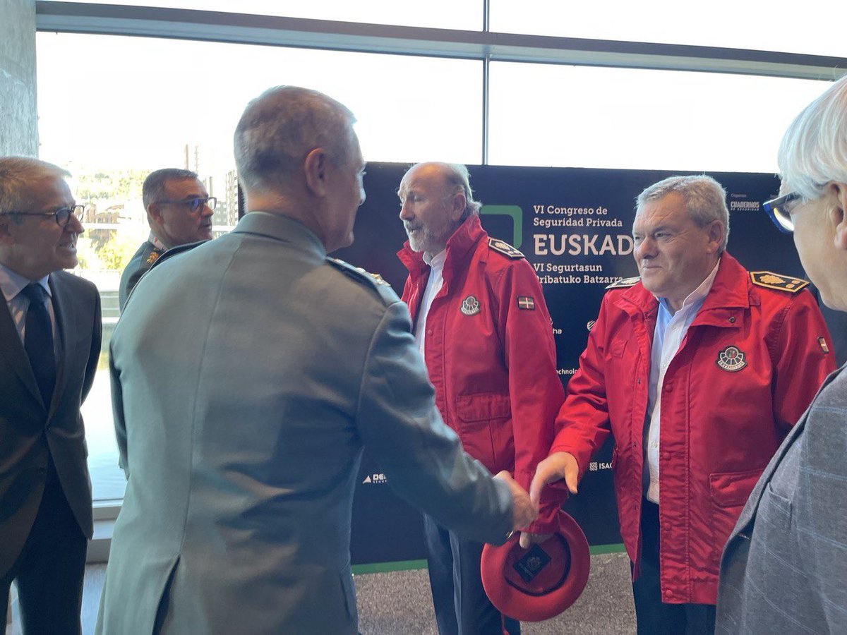gcivilbizkaia's tweet photo. (1/2)
El general de la XI zona de la Guardia Civil de País Vasco asiste al “VI Congreso de Seguridad Privada en Euskadi”, celebrado en el @Euskalduna_eus de #Bilbao.
@GCivilPaisVasco
#ParaServirYProteger #062
#seguridadprivada
#seprose
#guardiacivil
#guardiacivilbizkaia https://t.co/b8n30XLUCC