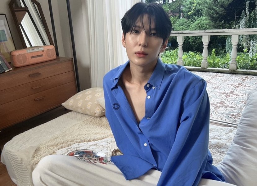 talldoubleshot's tweet photo. Tired but can’t sleep. Anyone awake that I can talk to? https://t.co/qmfRzICuKl