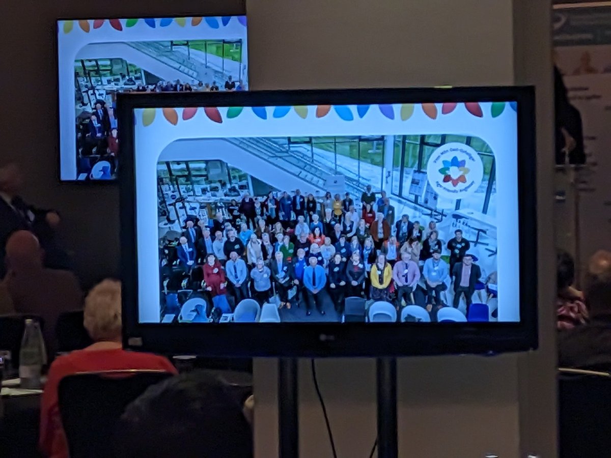 Yn ymuno â ni nawr yn ein cynhadledd mae partneriaid oed-gyfeillgar o Ynys Môn sy’n dangos y camau maen nhw’n eu cymryd yn lleol i gefnogi pobl i heneiddio’n dda. #CymruOedGyfeillgar