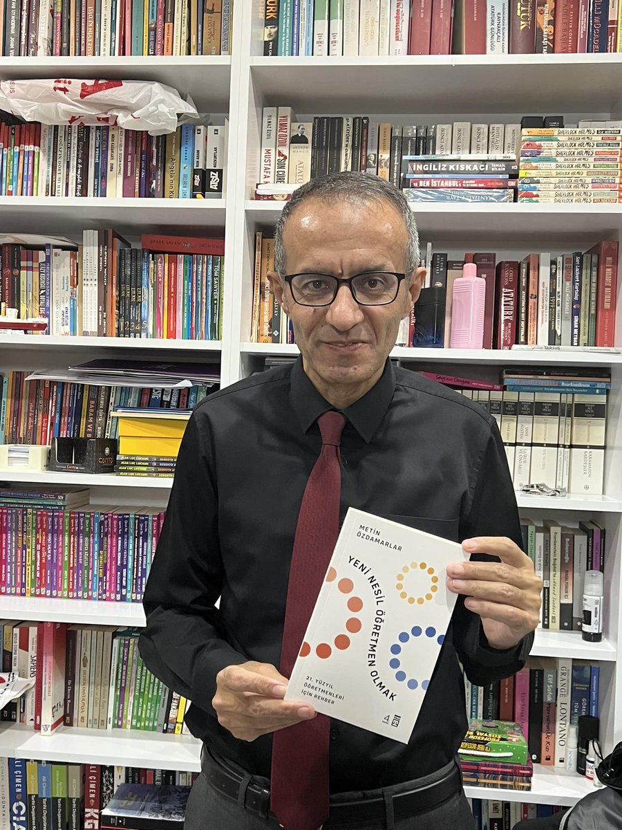 Az önce Yeni Nesil Öğretmen Olmak'ın 6. baskıya girdiği haberini aldım. İlginiz, desteğiniz  ve bu iyilik yolculuğunda yanımda olduğunuz için müteşekkirim. Kitabı nereden alırsanız alın tüm telif gelirleri Kansere Karşı Birlikte Derneği aracılığıyla lösemili yavrularımıza