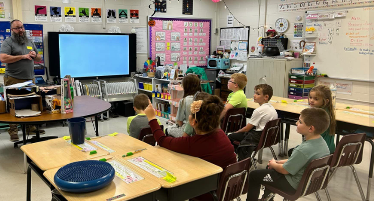 Prowlander's tweet photo. Tilden Hogge STLP had a special visitor today to help launch their Level 1 project. Mr. Timmermann who works for the Kentucky Fish & Wildlife Dept. ๐ฑ Excited to share our #STLP project that combines cutting-edge tech with a green twist! @THEGoMustangs @STLPKentucky #rcLEADS https://t.co/BZA1UQCOkN