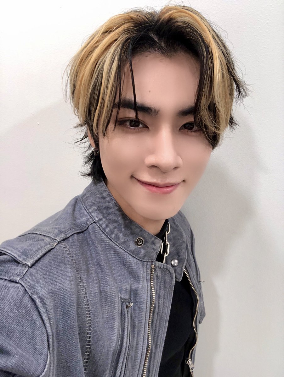 🦕💛

#쇼챔피언
#XIAOJUN #肖俊 #샤오쥔
#WayV #威神V
#OnMyYouth #遗憾效应
#WayV_OnMyYouth 
#WayV_OnMyYouth_遗憾效应