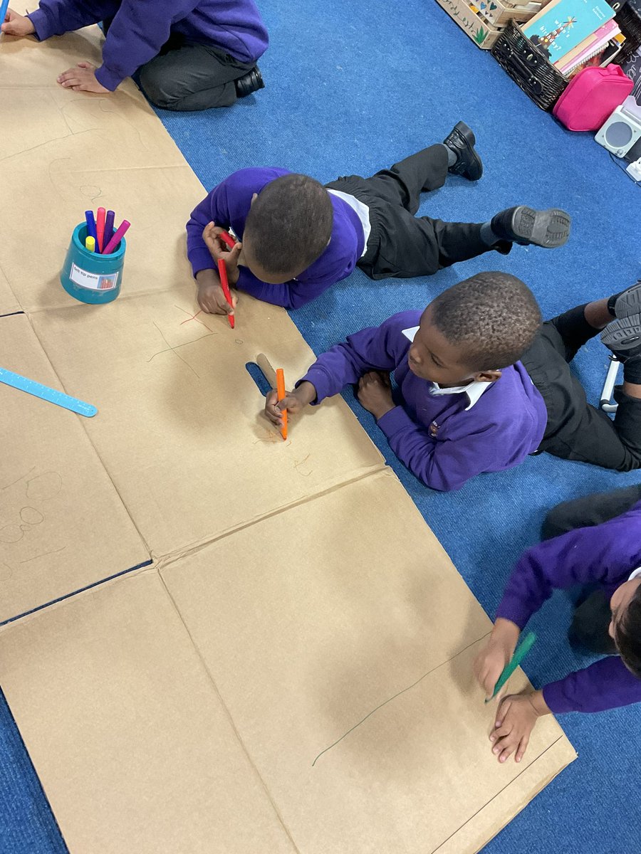 missreilly_HT's tweet photo. Opal Class have loved learning about Diwali this week. We have created our own diya lamps, Rangoli patterns and compared Diwali to other celebrations that we have learnt about. 🪔🎆 #diwali #EYFS https://t.co/1JOXc1DouQ