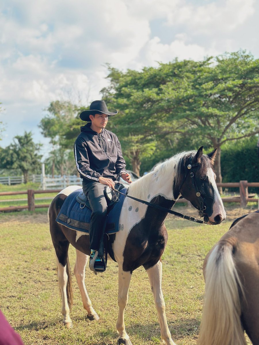 แรงกว่าม้า ก็แดดนี่แหละ 
มันร้อนมากๆเลย🥵

#เข้มหัสวีร์
#ฟ้าพยับ