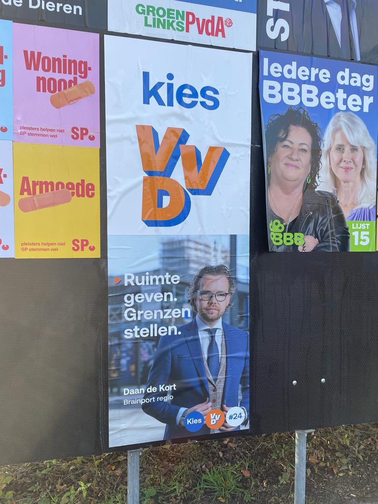 Hebben jullie in Nuenen de posters van de VVD al zien hangen?

Naast de standaard VVD posters zijn er ook posters met <a href="/Daandekort92/">Daan de Kort</a> op de borden te vinden!

#VVD #TK2023