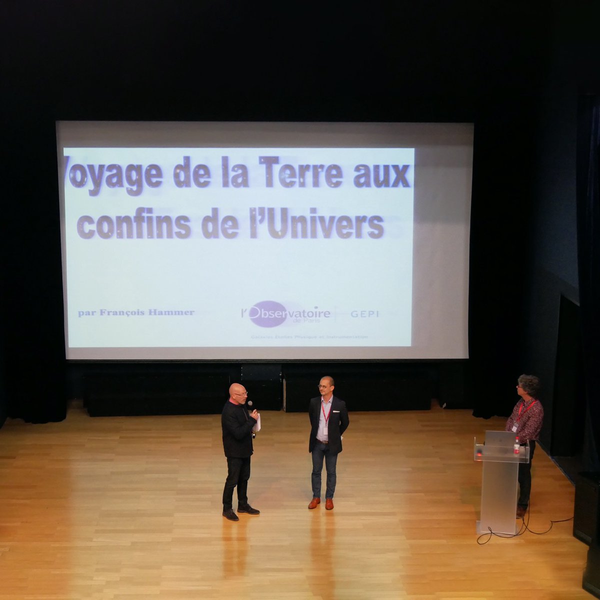 lfipekin's tweet image. Nous sommes montés à bord d’une navette spatiale imaginaire : l’astrophysicien François Hammer a été pendant 1h30 notre guide pour explorer le système solaire jusqu’aux galaxies les plus lointaines.

#ExplorationSpatiale #Astrophysique #Univers #LFIPékin #AEFE #Éducation