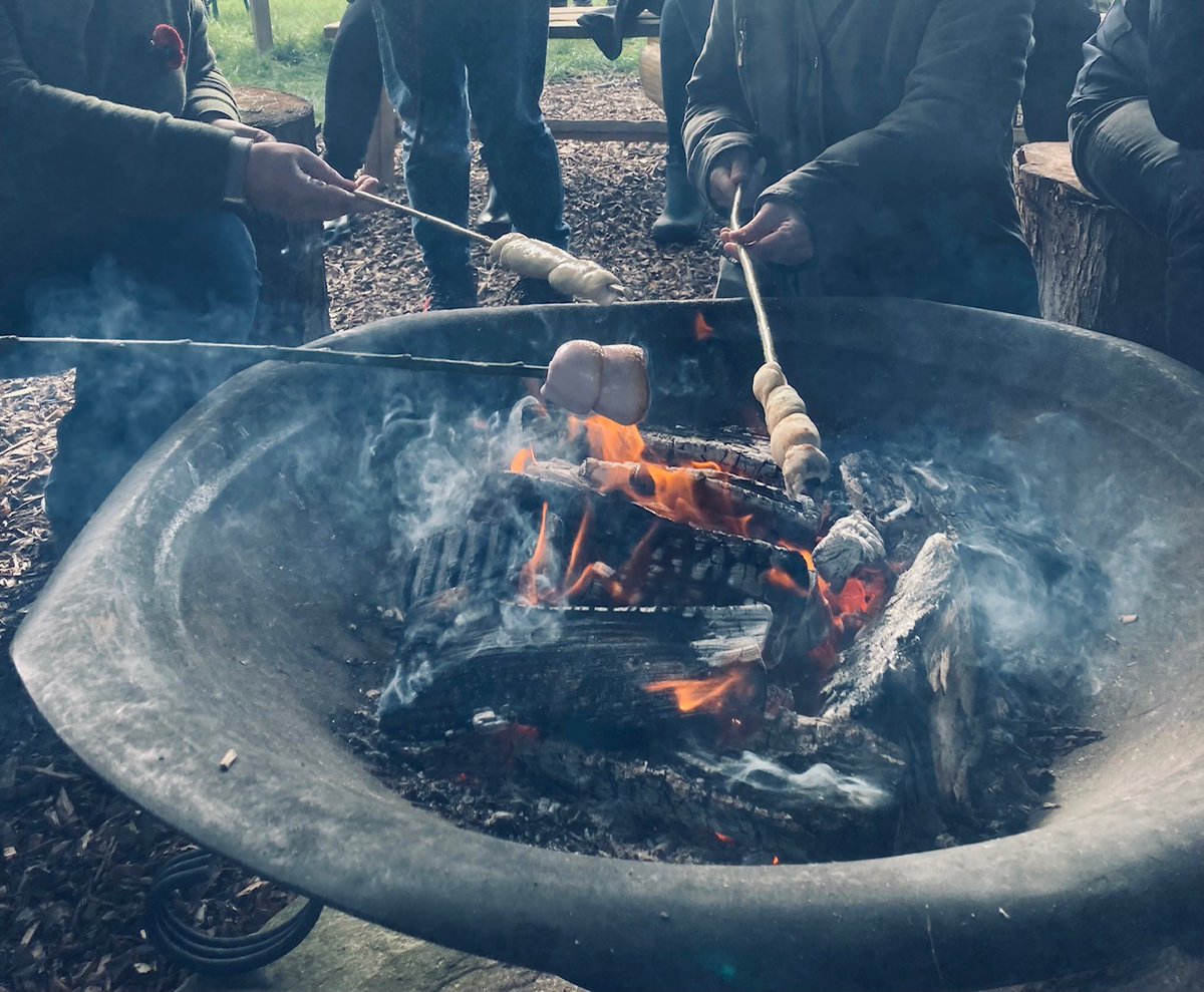 Yesterday, we hosted a Wellbeing Day for a team from Oxford Health NHS Foundation Trust Whiteleaf Centre. The weather was very kind to us, and everyone got involved in a wide range of activities. 💚 🍂 🌳 🌻 🔥 #winterwellbeing #nhs #makebuckshappy