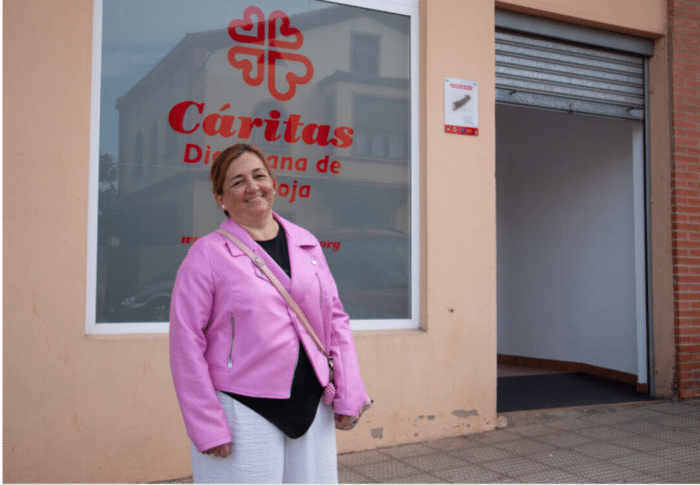 Laura tiene 47 años y un hijo con 14 años: “Cuando tienes una hipoteca de casi 700 euros y del paro cobras 800 es casi imposible vivir”. Ella participa en el programa ACCEDE de <a href="/CaritasLaRioja/">Cáritas La Rioja</a>.

Conoce su testimonio 👇
caritas.es/blog/cuando-ti…