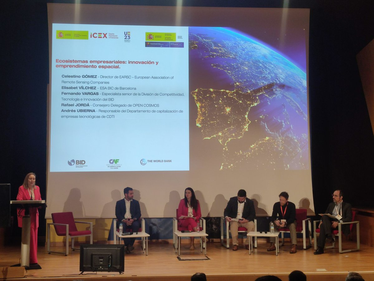 Open_Cosmos's tweet image. Great to have @RafelJorda on the panel discussing &quot;Business Ecosystems, Innovation and Space Entrepreneurship&quot; at #EUSpaceWeek.

Leaders in the space industry are uniting to explore game-changing solutions for global issues like climate change, environmental monitoring, and more.