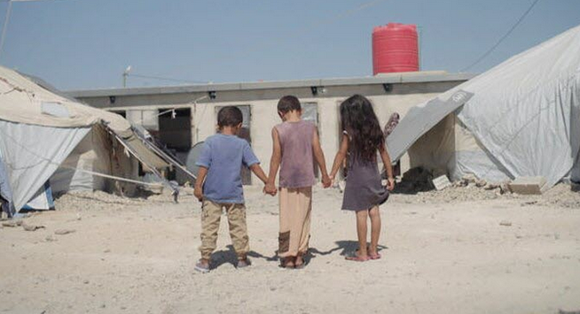 FamillesDes's tweet photo. Arrêtez de faire la guerre aux enfants
La place d'un enfant n'est pas dans un camp de prisonniers
. 
Aujourd'hui Camp #Roj
Nord-Est de la Syrie
des enfants français
se réveillent
dans un camp de prisonniers
.   
#RapatriezLesTous
@EmmanuelMacron @MinColonna
@CharlotteCaubel https://t.co/lgCVNbisru