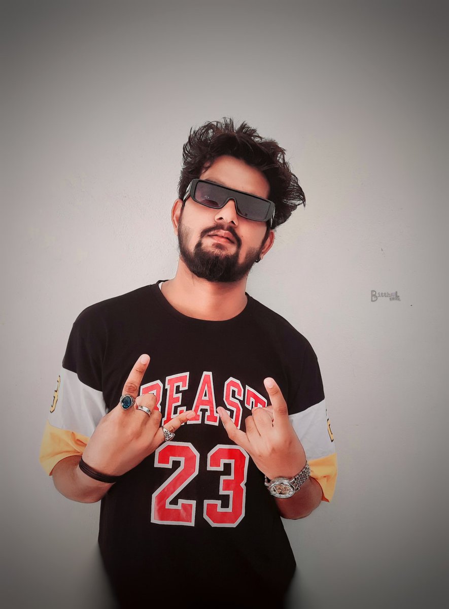 bitthal_ch01's tweet photo. Mood π€
.
.
.
.
.
ππππ π¦π = #aniket_chaurasiya #fallowaniket #aniketfans
.
οΏ½οΏ½πππ’π ππ² = @bitthal_editz
.
.
.
#fashionmodel #model #photography #modeling @aniket_ch_01
#fashionphotographer #faisusquad #fallowme #keepgoing #keepmoveing #fans
#ilovemyfans https://t.co/cStyfOlKfQ