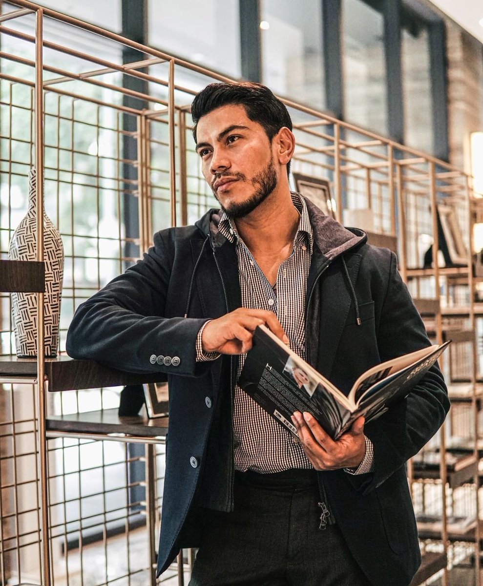 myrnanewss's tweet image. #RNANEWS #RNASELEBSTYLE If you don’t like to read, you haven’t found the right book 📚  Outfits : @hackettlondon @themeliumgroup #HowToHackett #Melium by #AzrelIsmail