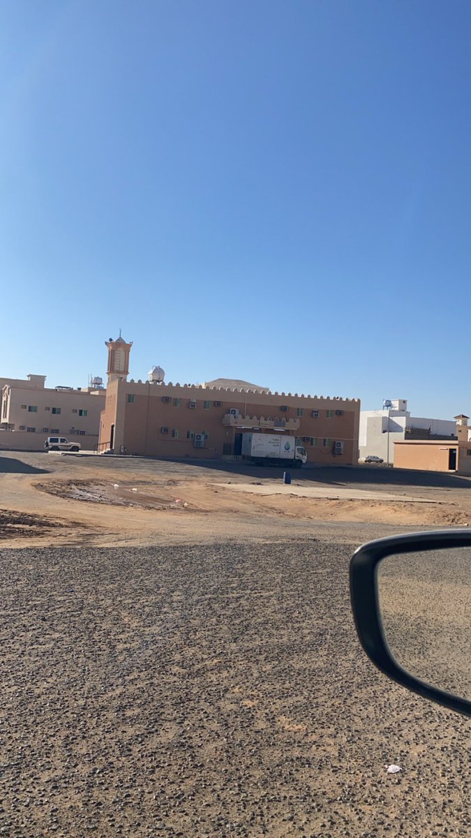 malgrne7's tweet photo. @tabukm 
 #أمانة_منطقة_تبوك
جامع نوفل بن الحارث في حي المصيف 
يحتاج الي زفلتة المواقف علما بانه تم الرفع عن طريق منصة بلدي لكن لايوجد تجاوب https://t.co/crCarEwrih