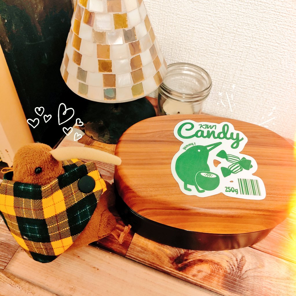 hibiki429624's tweet photo. イニミニ×マートさんのキーウィキャンディステッカーを
お弁当箱にしました♡♡♡
自分のお弁当箱ずっと探してたんだけど、コレ!っていうのが無く...だったら作っちゃおうと🤭　
木目にめちゃめちゃ合うー✨ https://t.co/DfL3TJhopa