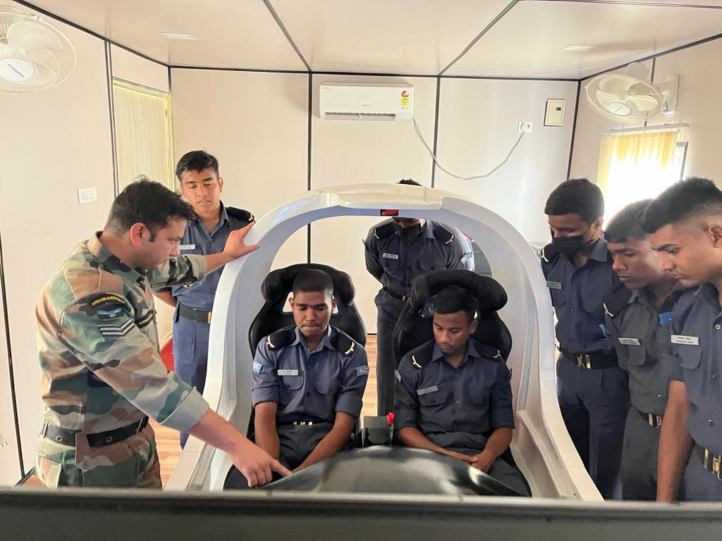dprohyd's tweet photo. Cadets of 1 Telangana Air Sqn of Hyderabad Gp have embarked on a new era of aviation training with state-of-the-art flying simulator. Flying simulator training gives a realistic, safe and immersive experiences to future aviators.
@HQ_DG_NCC @NccDteAPandT https://t.co/KwuA7lxb4C