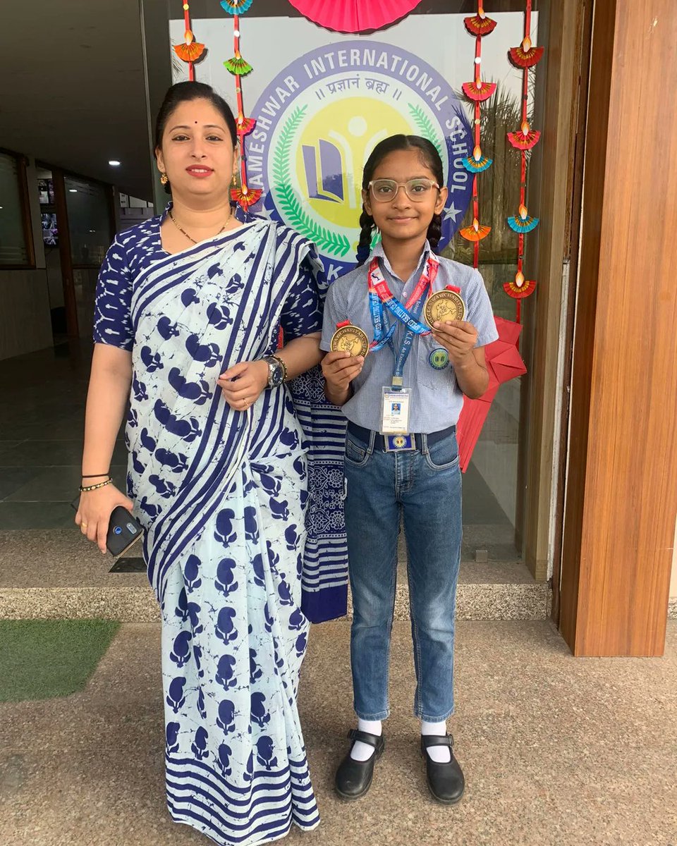 SchoolKameshwar's tweet photo. The skating stars are Yatri patel from 4- B who won 2 gold medals in 300 meters and 600 meters(8 rounds) skating.
Dhyan patel 4-B, 
Kavya Patel 5- B,
Yuti Lakhia 3-D,
Yugma Lakhis 3- D also bagged gold medals &amp; Nyra Upadhyay from 2- C has bagged a silver medal. https://t.co/jLAL2ozyV5