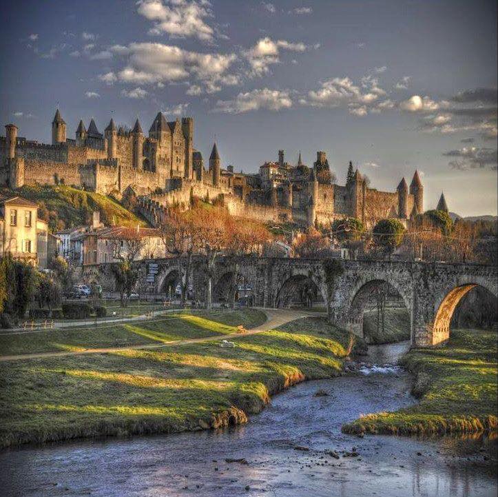 lifefrance's tweet photo. Daily #photooftheday from #France The citadel of Carcassonne glowing in the autumn sun... 
https://t.co/IlAmSYxKlp
#thegoodlifefrance https://t.co/dMq3FmTcHv
