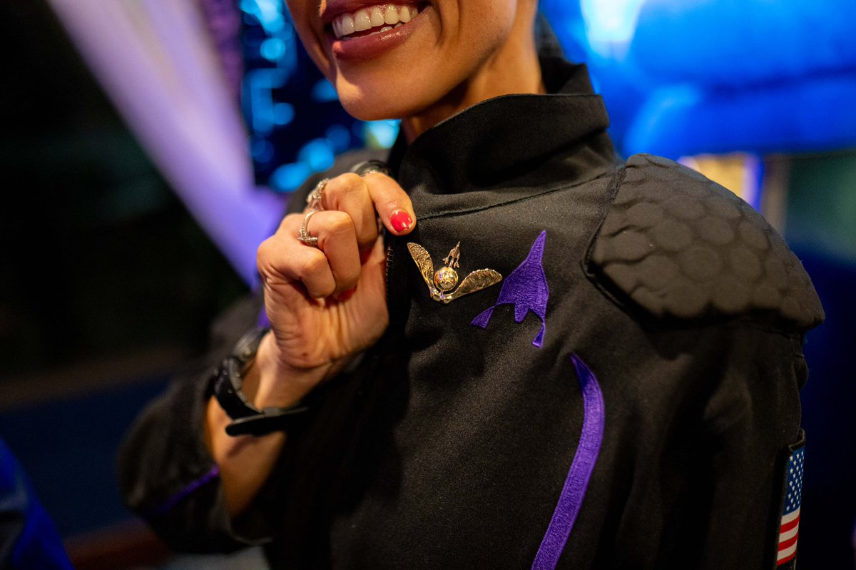 These wings on @kelliegerardi are a timeless reminder of spaceflight, of community, and of the future. ✨✨✨@virgingalactic