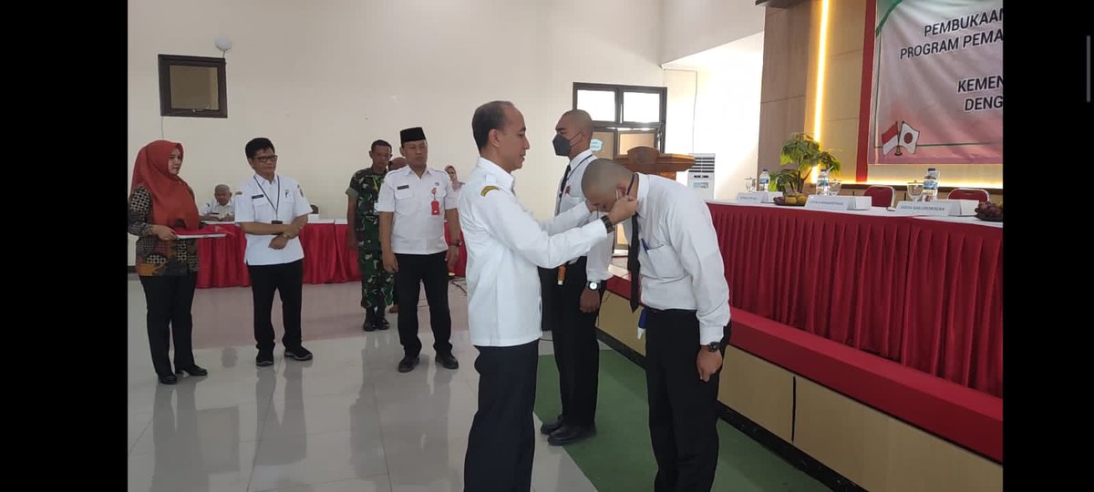 DisnakertranGro's tweet photo. Pembukaan Pelatihan Pra Pemberangkatan tahap 1, Program Pemagangan ke Jepang Angkatan 2024 - 11 ke-363 Pemerintah Kab.Grobogan.

@kemnaker @pelatihan.vokasi @ayomagangvokasi.id#sumarnigrobogan#bambangpujiyantodr#anangarmunanto#teguhharjokusumo https://t.co/8H8QocKJkN