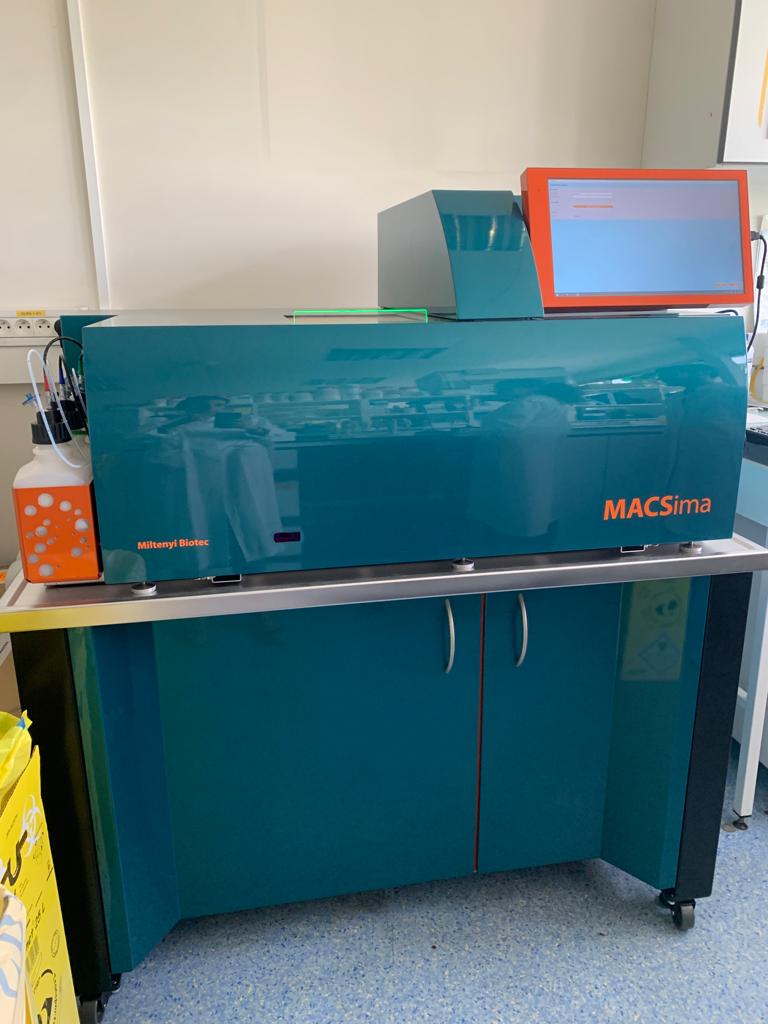 📸[Wednesday's picture]

Thanks to the support of the #ARTCSud, neuro-oncology research can benefit from MACSima device to better understand🧠#tumors.
It is located on the Experimental Histo-Pathology platform headed by Dr. Aurrand-Lions and Pr.<a href="/Emmachadtem/">Emmanuelle Charafe</a> at <a href="/crcm_marseille/">CRCM - Cancer Research Centre of Marseille</a>