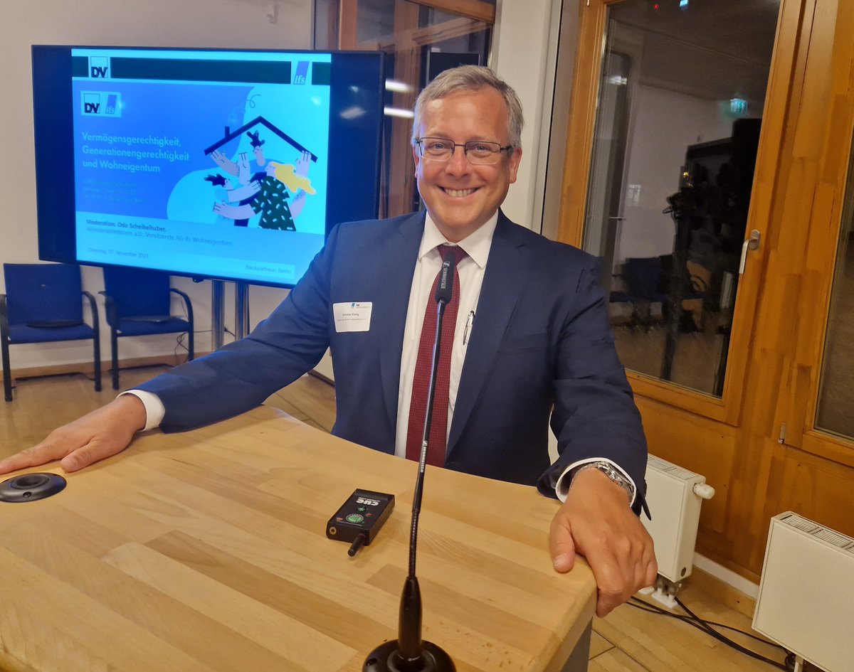 Vermögensgerechtigkeit und Wohneigentum - gestern Thema einer Veranstaltung des <a href="/DV_Stadt/">Deutscher Verband für Wohnungswesen</a> im Bausparhaus. Christian König in seiner Begrüßung: "Die Motive der Menschen, Wohneigentum zu erwerben, mögen eigennützig sein. Die Früchte ihrer Anstrengungen kommen uns allen zugute."