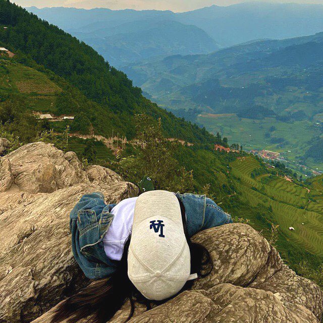 Mình leo lên đỉnh núi không phải để cả thế giới ngước lên chiêm ngưỡng mình. Mà mình leo lên đỉnh núi để chính mình có thể chiêm ngưỡng cả thế giới 😉

#Trekking #2023APPAM
