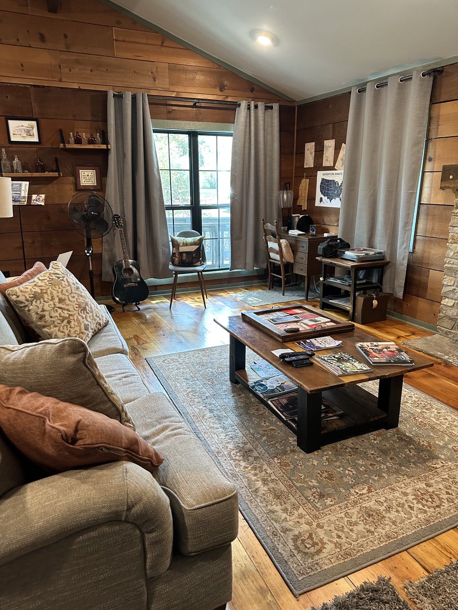 TheEdlinHouse's tweet image. Come have a comfy stay at @theedlinhouse today! :)

As seen on the HGTV hit show Home Town S5:E3 “A Musician’s Retreat”. 

Link in bio!

#TheEdlinHouse #YallComeStay 

#iliveinlaurel #liveinlaurel #vacation
#Laurel #LaurelMS #iLoveLaurel
#VisitLaurel #VisitJonesCounty