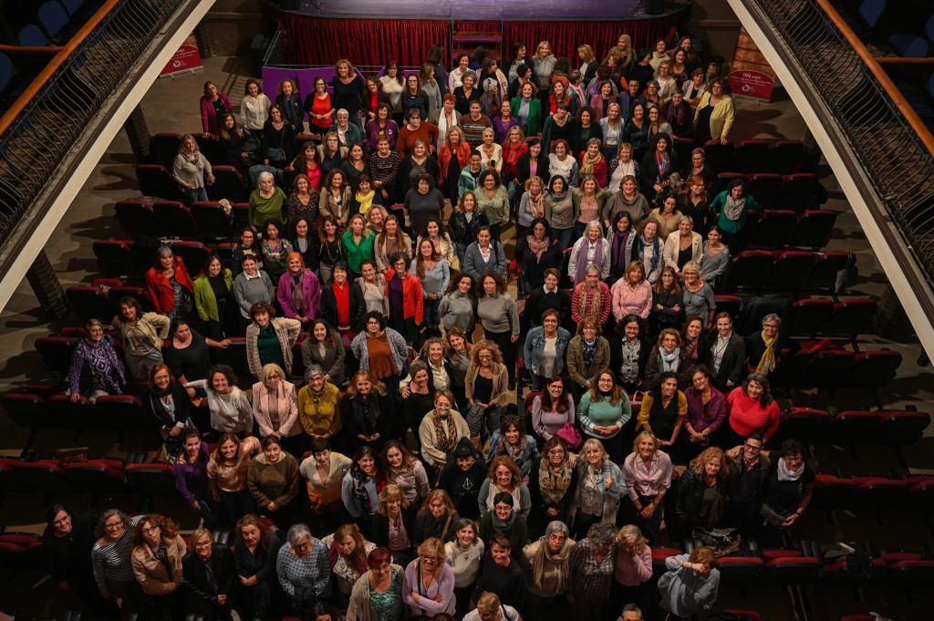 ERCSentmenat's tweet photo. ➕ més dones amb lideratge 
➕ més dones republicanes al poder
➕ pràctica de la sororitat
➕ espais de decisió
💜 270 participants a l’Assemblea nacional de dones. Sitges, 4 de novembre https://t.co/FSx3AB18xj