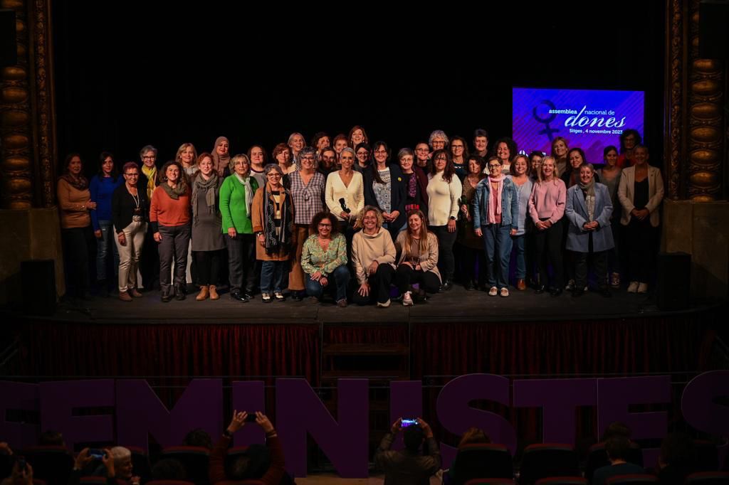 ERCSentmenat's tweet photo. ➕ més dones amb lideratge 
➕ més dones republicanes al poder
➕ pràctica de la sororitat
➕ espais de decisió
💜 270 participants a l’Assemblea nacional de dones. Sitges, 4 de novembre https://t.co/FSx3AB18xj