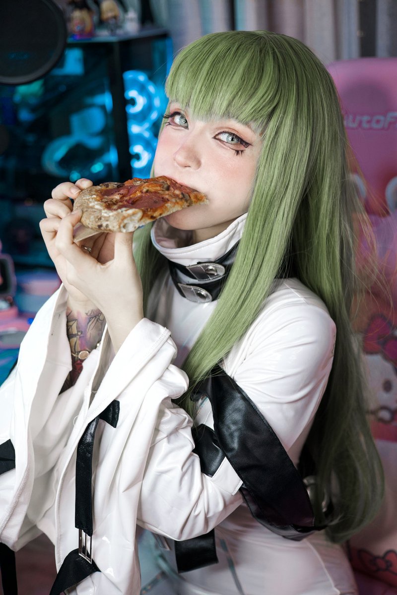 yuji_koi's tweet image. Happy 28th birthday to me 💝

C.C cosplay 
Lens: Urban Layer Gogh Grey @askUNIQSO code “yujikoi” for 12% discount

Full set of 11 sfw pics are available on my Patreon ✨ 

#cccodegeass #codegeass #cccosplay #cc #yujikoi #yujihannah #birthdaygirl #codegeasscc #lelouch