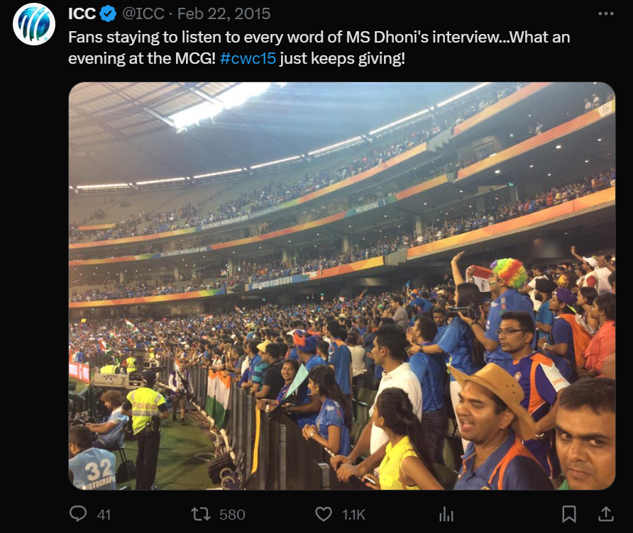 #Throwback to 2015. When fans stayed till the end to listen what MS was saying. Mind you, it is not at Anbuden, it is Australia. @MSDhoni | #MSDhoni | #Dhoni