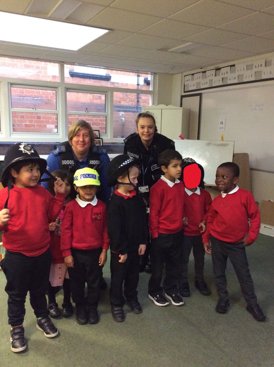 DunkirkPrimary's tweet photo. Our youngest pupils had a wonderful time with @RadfordRdCops learning all about the amazing work the police do, building positive relationships with our local police officers and trying out their uniform! #saferstrangers #greatrolemodels https://t.co/m1aRVbX8m8