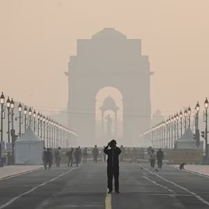 Im @NDRinfo Podcast sprechen <a href="/_charlottehorn/">Charlotte Horn</a>  &amp; ich über den Mega-Smog in Delhi. Weil wir normalerweise ja keine Gefahr kennen, wollten wir an einen Hotspot. Aber weil ich selber angeschlagen bin, sind wir im Studio geblieben - bei laufendem Luftreiniger.
ndr.de/nachrichten/in…