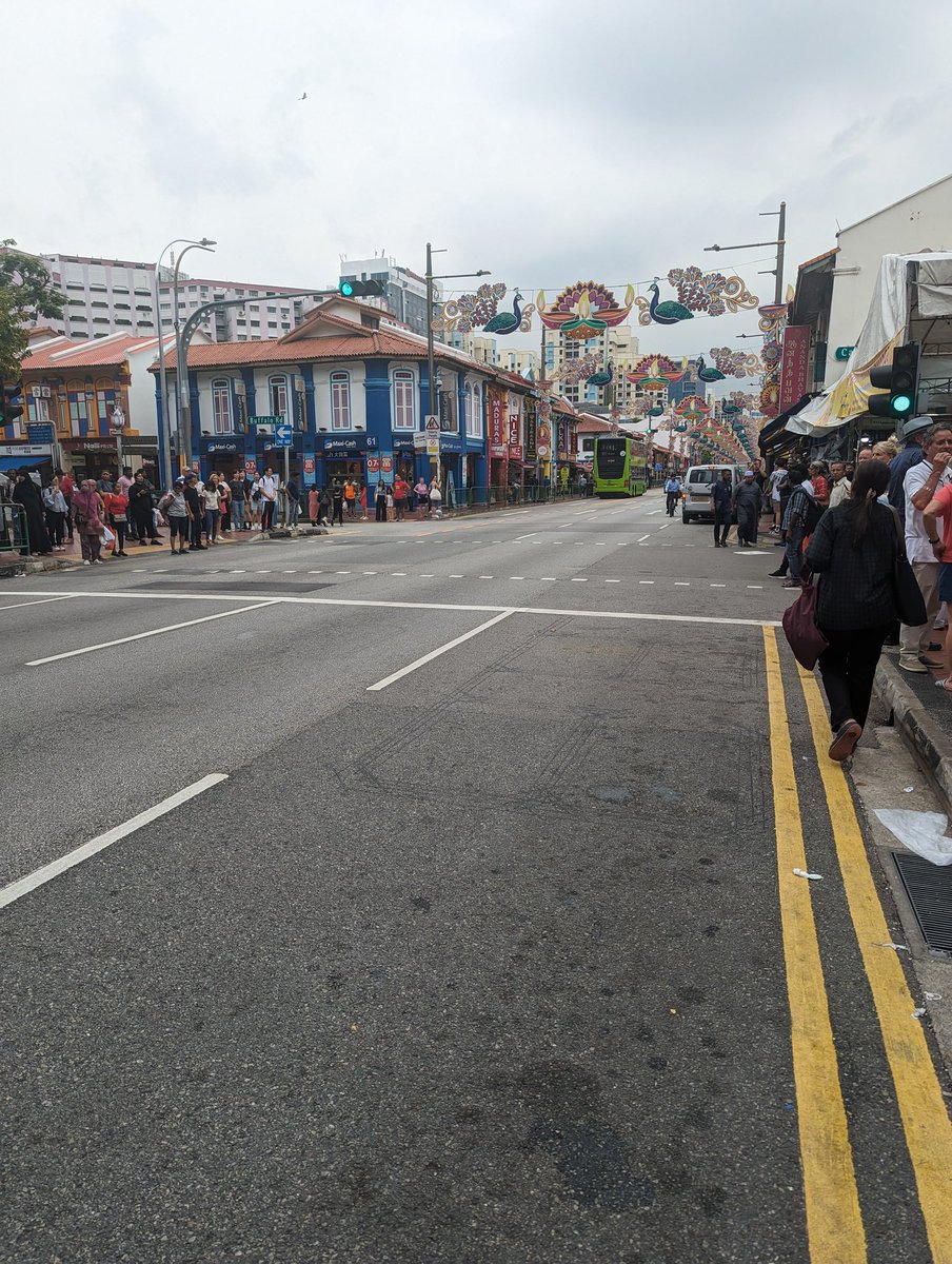 Noahpinion's tweet photo. Singapore is much more car-centric than I expected. Most ground-level retail is along giant stroads. https://t.co/OMeERGNfyO