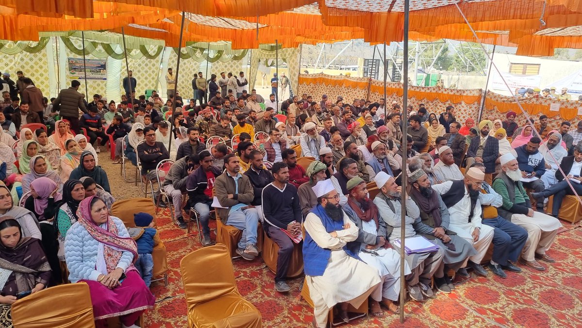 jkrddpr's tweet photo. #ComSecy #JKruraldevelopment &amp; #PanchayatiRaj Mandeep Kaur-IAS actively engaged with the community during #BacktoVillage5 program in Seri #KhawajaPanchayat #Poonch.Her commitment to #ruraldevelopment is truly commendable #CommunityEngagement ⁦@PMOIndia⁩ ⁦@OfficeOfLGJandK https://t.co/8E5h7n2ZWt