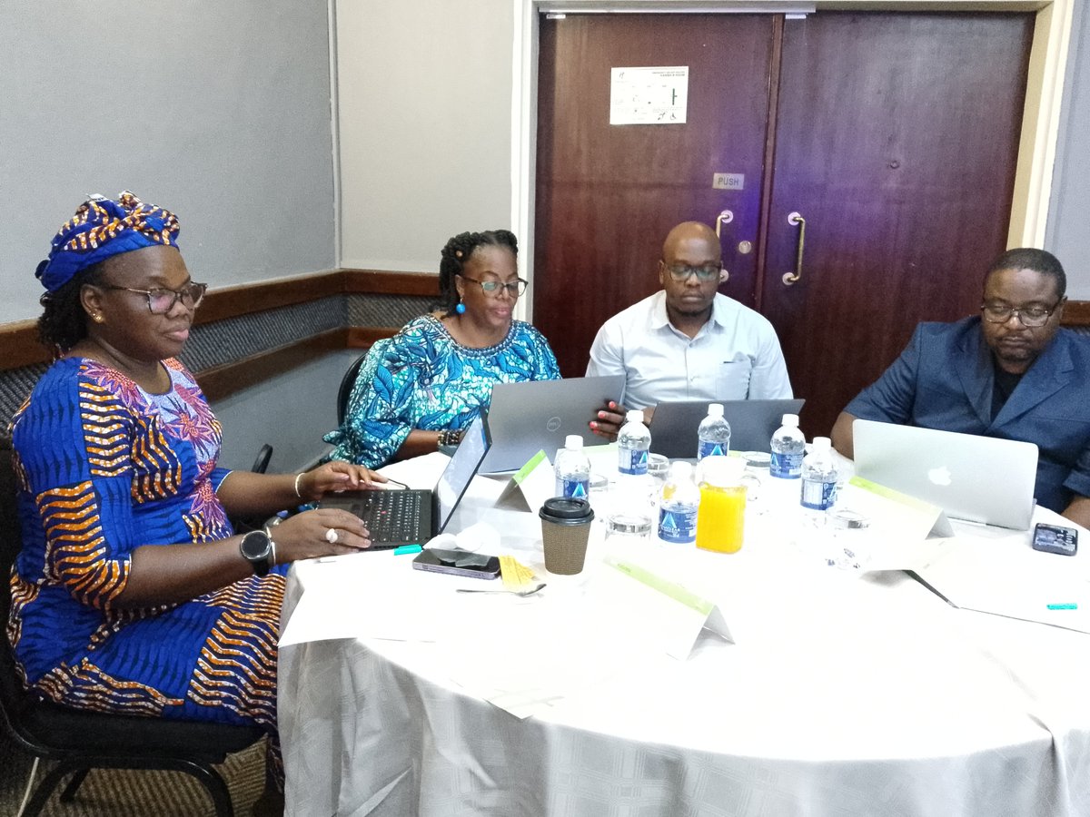 BAMutingwende's tweet photo. Dr. Vimbai Samukange of welcomes delegates to AUDA-NEPAD workshop on 'Strengthening Institutionalized Capacity in Genome Editing in Biotechnology Research and Development through Strategic Partnerships, Alliances, and Linkages with Institutions of Higher Learning. https://t.co/wla4wjXka8