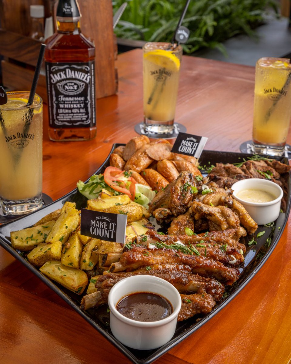 thealchemistkla's tweet photo. Hump day goodness!😋 Gather the crew and come take on this Jack platter every Wednesday. #JDMidweekEssential Comes with 4 free Jack Daniels cocktails.🍸

Drinks Happy Hour 4pm-7pm. Buy 1 Get 1 Free https://t.co/wXO9gwdetU