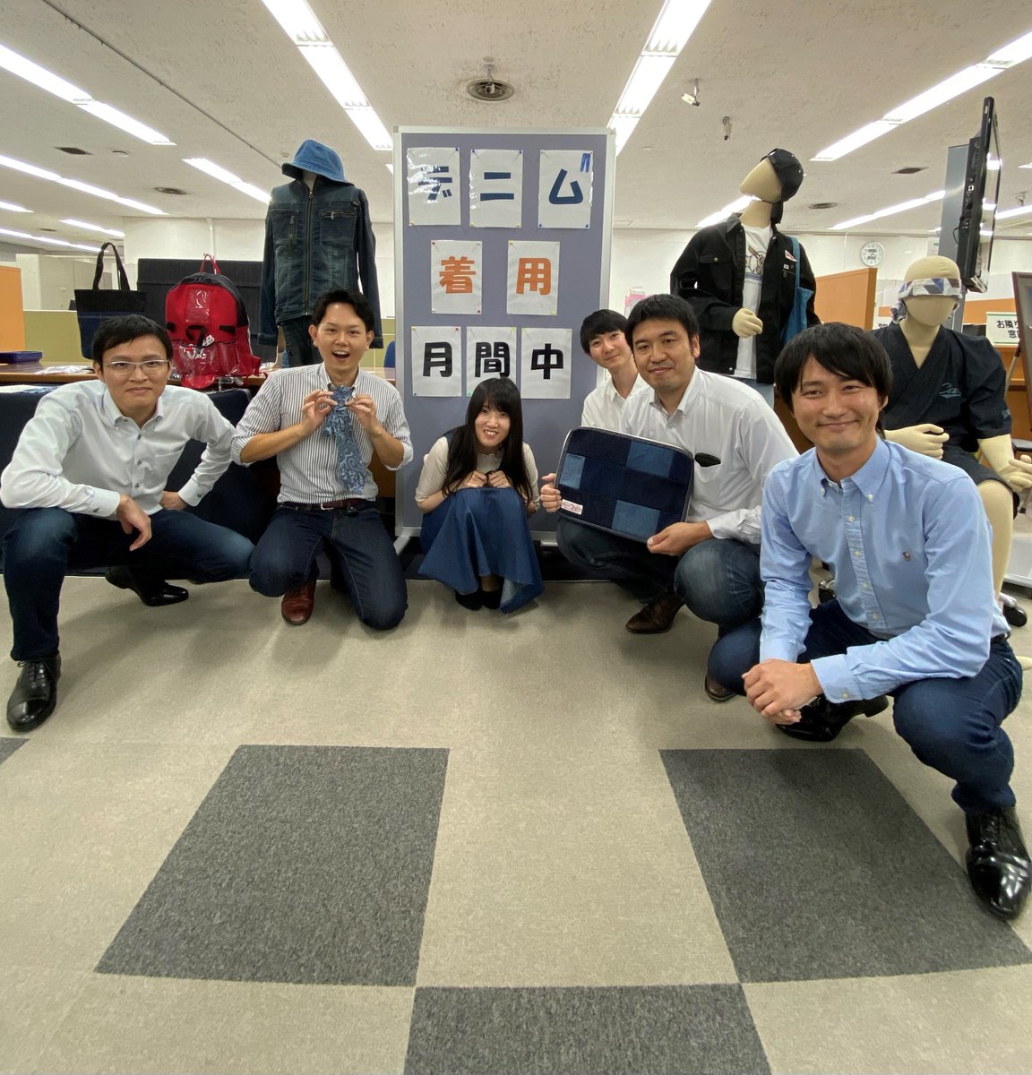 BichuBingoDenim's tweet image. 【商工中金×デニム着用月間】
株式会社商工組合中央金庫 福山支店様からご応募いただきました！デニム着用月間に併せて展示も実施中です。
デニムを着用して盛り上げてくれる企業・団体の皆さんを募集中！応募方法は下記のURLから
onl.la/qpNr9vg

#福山はデニムの産地
#11月1日はいい藍の日
