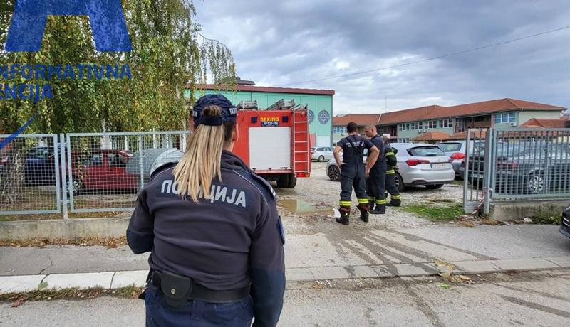 Incident u čačanskoj školi: Počelo da se dimi iz zida gde je radijator, vatrogasci odmah stigli na lice mesta i rešili problem

rina.rs/item/16897-/

#RINA #rina #mediji #uzivo #zapadnasrbija #vesti #Srbija