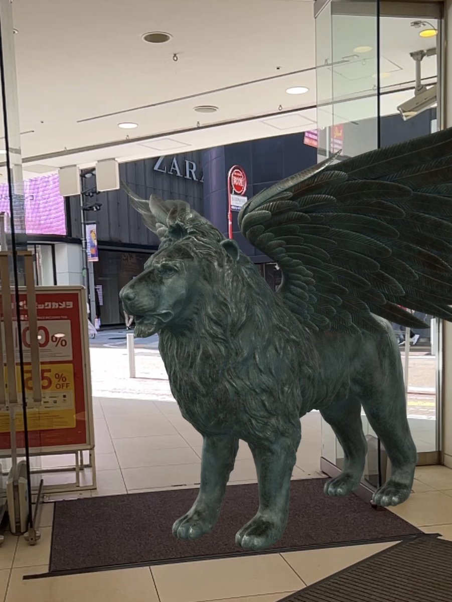 翼のライオン像