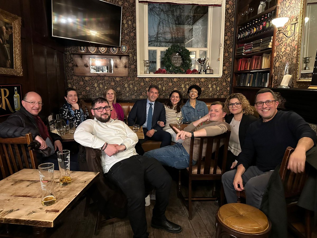 We had another fantastic social event this week. 🍻 🍸 Getting to know each other outside of meetings is how you form great relationships. 
#bni #networking #mixingbusinesswithpleasure