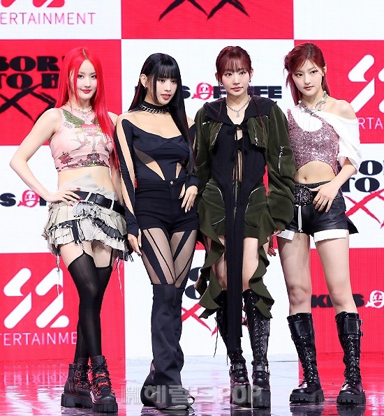 F-ZSJaAasAAJknQ?format=jpg&name=small