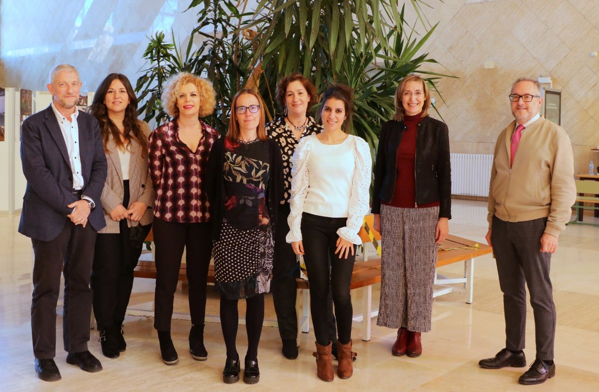 unileon's tweet photo. El proyecto europeo EU-ECO-FIN de #Unileon llega a docentes de Economía de CyL

Se trata de un proyecto dirigido por la profesora Mayte Tascón cuyo objetivo es ayudar a profesores a llevar la sostenibilidad a las aulas.

🗞️https://t.co/n4iNOR5g7w https://t.co/YlyGGlKM8z